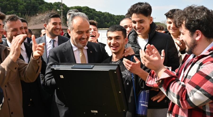 Bursa Büyükşehir Belediye Başkanı Aktaş öğrencilerle bir araya geldi