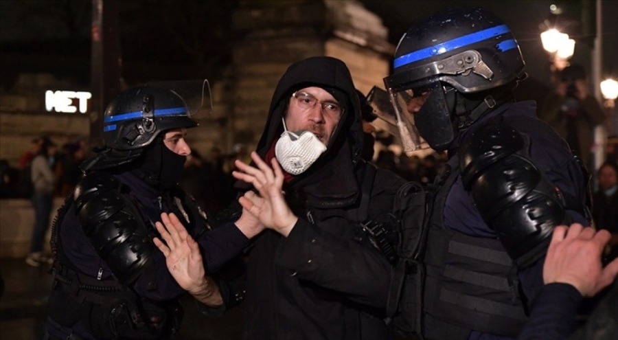 Fransa'daki protestolarda 243 kişi gözaltına alındı