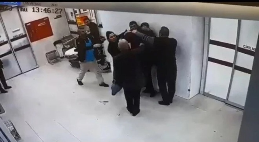 İki kişi hastane güvenlik görevlisine saldırdı