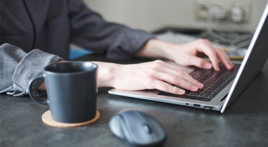 8 saatten fazla oturmak vücuda sigara içmek kadar zarar veriyor