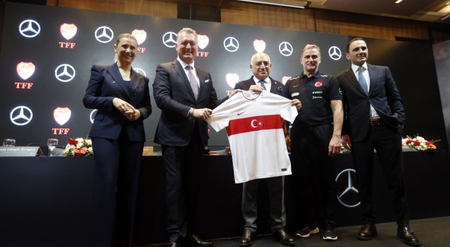 Futbol milli takımlarına 81 elektrikli otomobil tahsis edildi