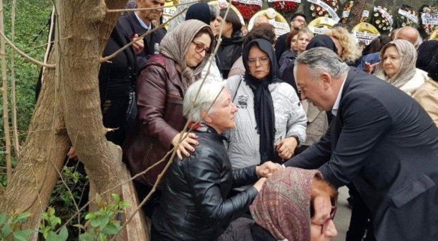 Çarptığı cam kapı sonu oldu