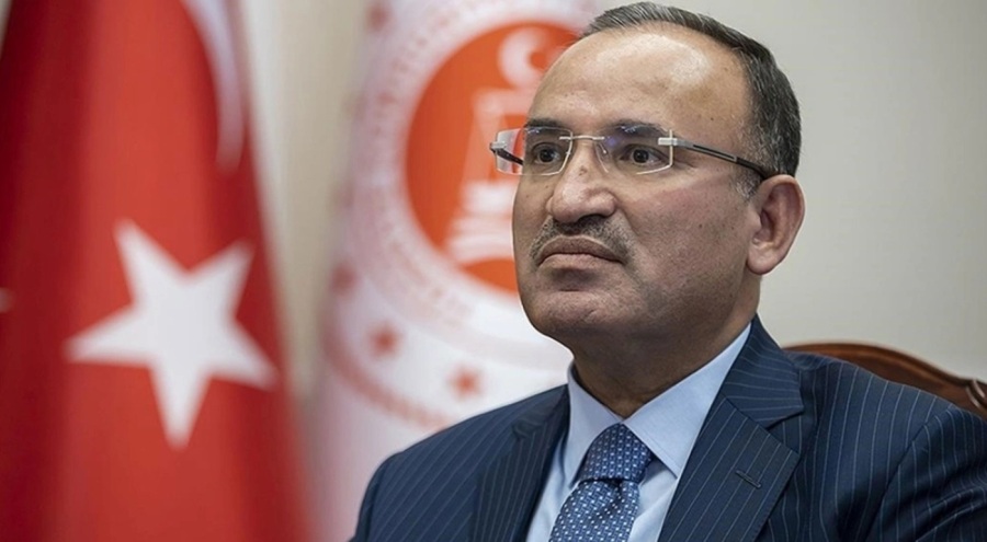 Adalet Bakanı Bozdağ'dan, okul müdürüne başörtüsü tepkisi: Çağdaş yobazlık