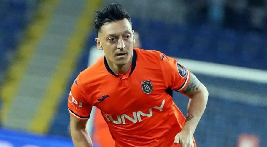 Mesut Özil futbolu bıraktığını açıkladı