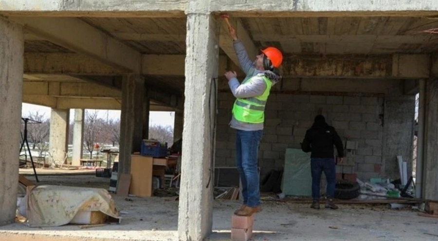 Deprem bölgesinde inşası süren 16 bin binadan 98'i yıkılacak