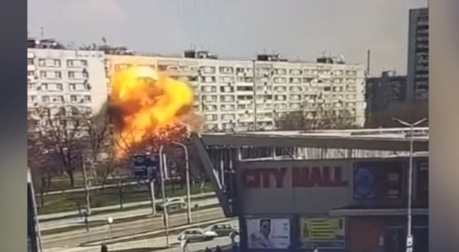 Rusya'nın Zaporijya bölgesindeki füze saldırısı kameraya yansıdı