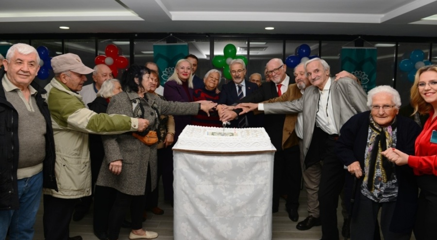 Bursa Nilüfer Belediye Başkanı huzurevi sakinleriyle bir araya geldi