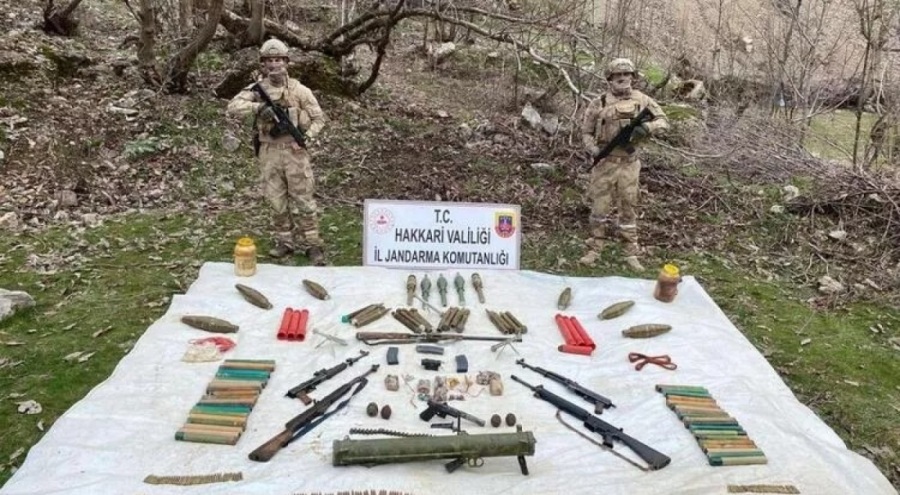Hakkari'de terör örgütüne ait çok sayıda silah ve mühimmata el konuldu