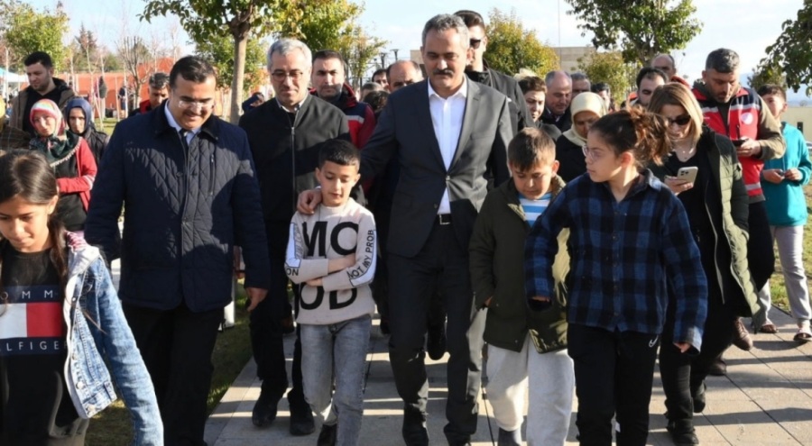 Bakan Özer: 8 bin 959 afetzede öğrenci memleketine döndü