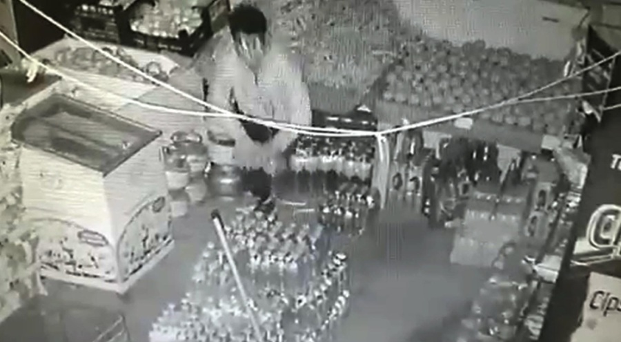 Marketten hırsızlık kamerada