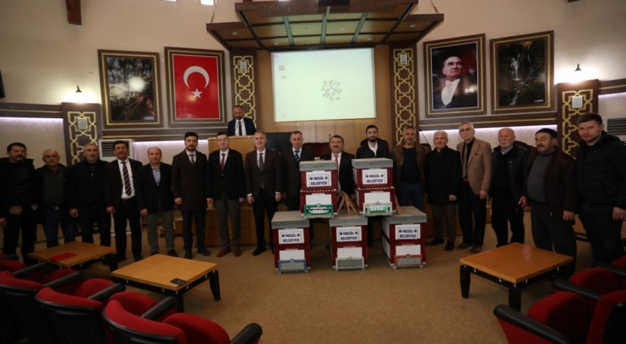 Bursa İnegöl'de 250 adet arı kovanı dağıtıldı
