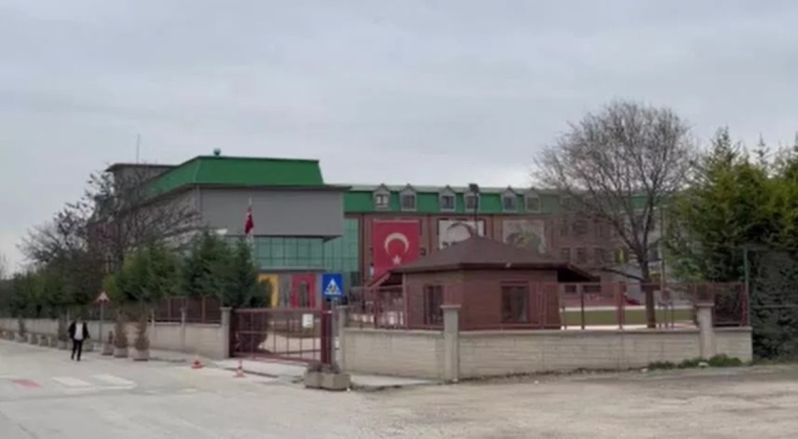 Başörtülü öğrenciyi okula kaydetmeyen müdür için hapis istemi