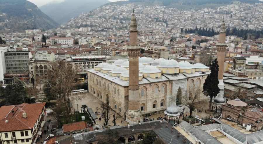Bursa Ulu Cami'nin mahyası asıldı