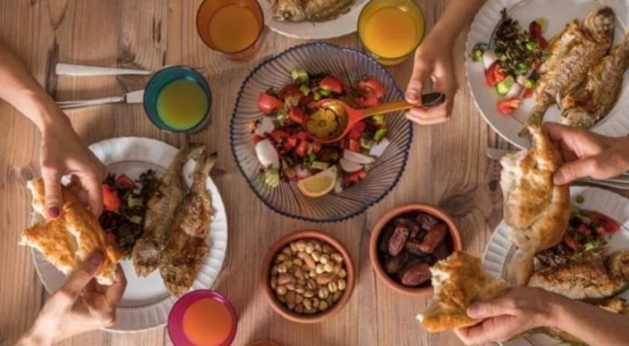 Oruç tutanlar dikkat! iftarda hızlı yemek yemeyin