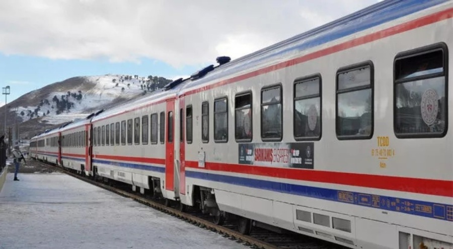 Turistik Doğu Ekspresi 20 bin 936 yolcu taşıdı