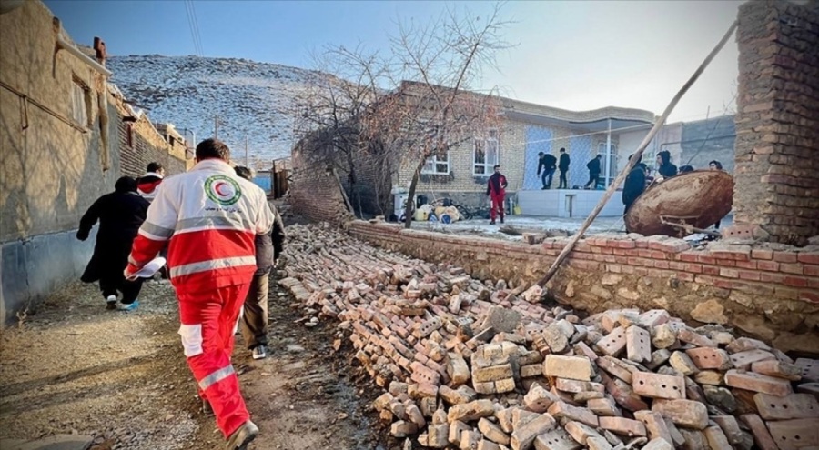 İran'da 5,6 büyüklüğündeki depremde 82 kişi yaralandı