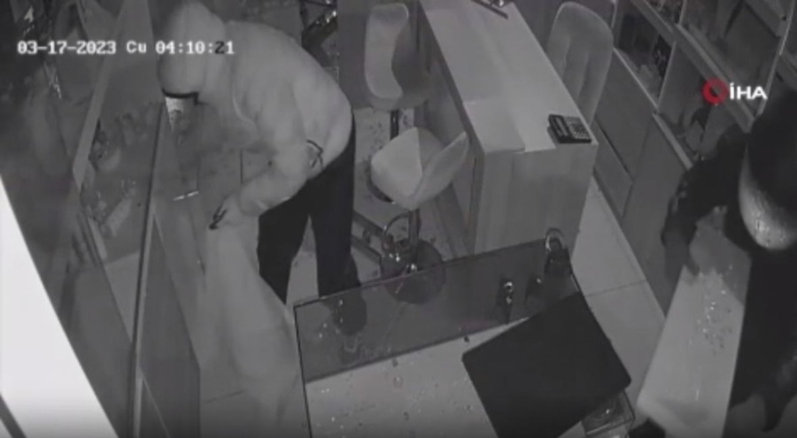 1 dakika 20 saniyede milyonluk kuyumcu soygunu