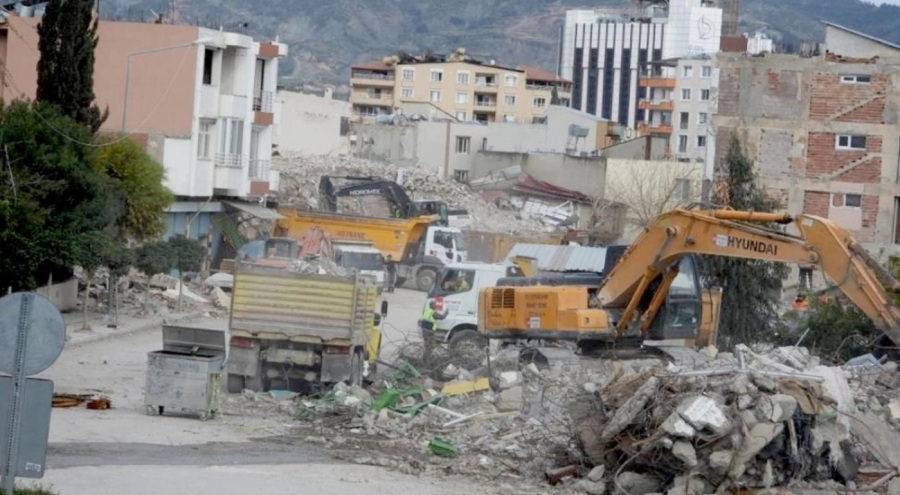 Depremde yıkılan binalarla ilgili soruşturmalarda tutuklu sayısı yükseldi