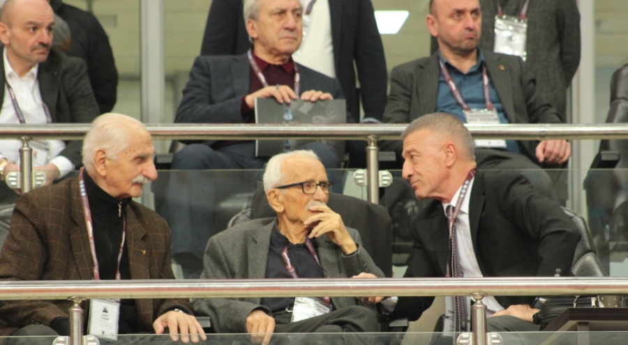 Trabzonspor'da Ahmet Ağaoğlu yönetimi ibra edildi