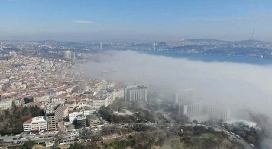 İstanbul Boğazı'nda sis etkisini sürdürüyor