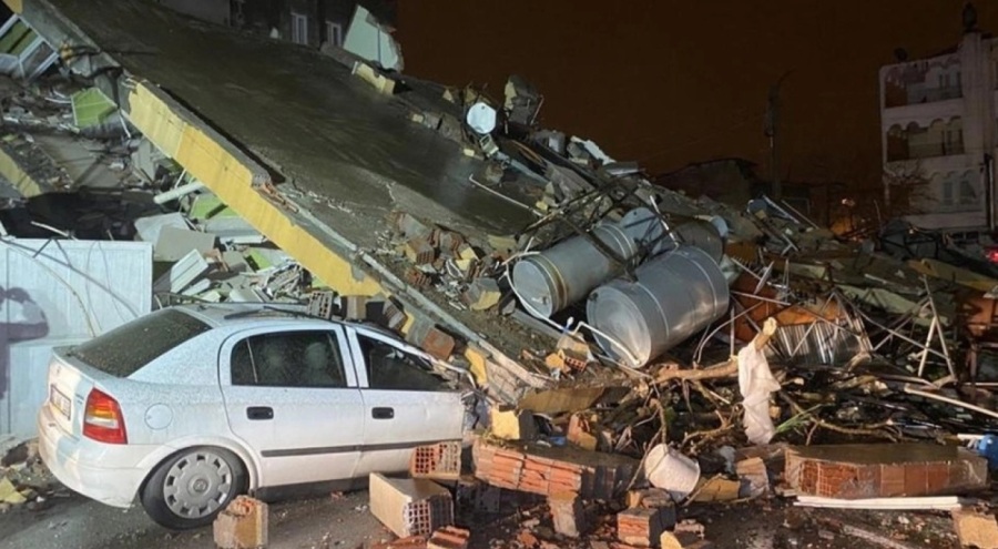 Adıyaman'da 4 katlı bina çöktü: Arama kurtarma çalışmaları başlatıldı