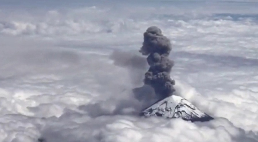 Popocatepetl Yanardağı'nda 7 patlama meydana geldi