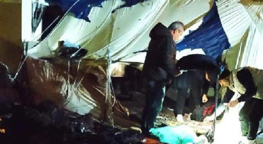 Depremzedelerin kaldığı çadırda yangın çıtkı