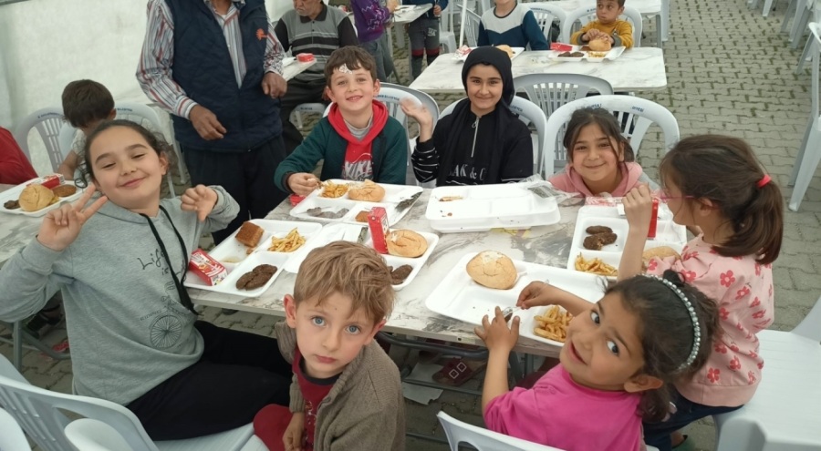 Bursa Büyükşehir Belediyesi tekne orucu tutan miniklere iftar programı düzenledi