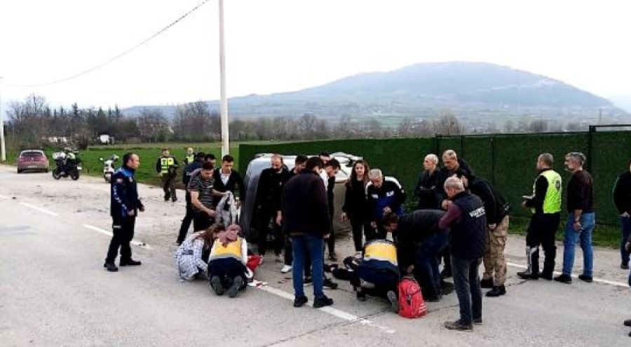Bursa'da otomobil takla attı