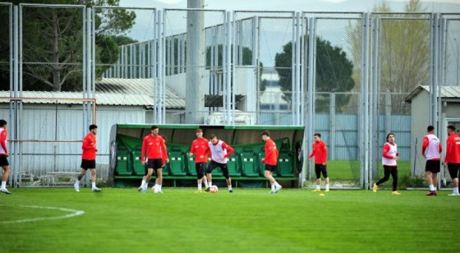 Altay Bayındır ve İsmail Yüksek'ten Milli Maç yorumu
