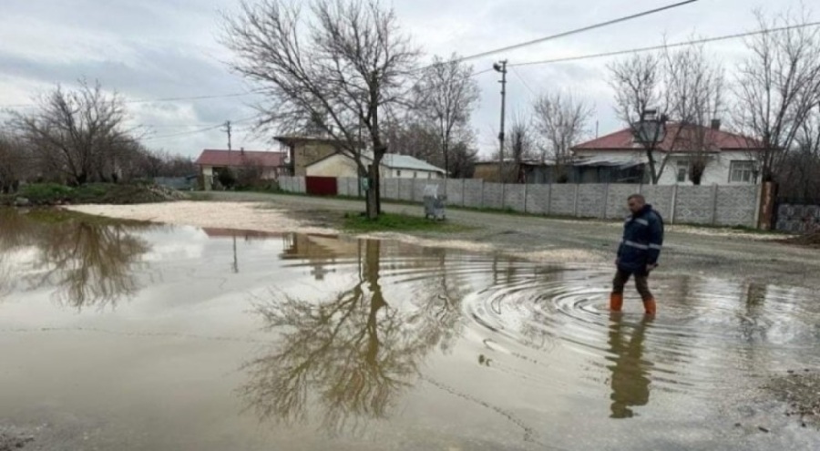 Elazığ'da ev, ahır ve tarım arazileri sular altında kaldı
