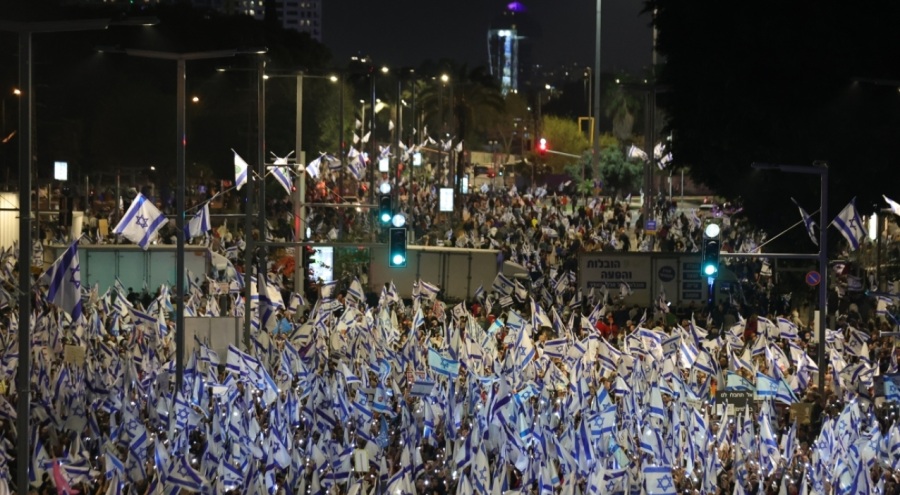 İsrail'de  sokaklar karıştı