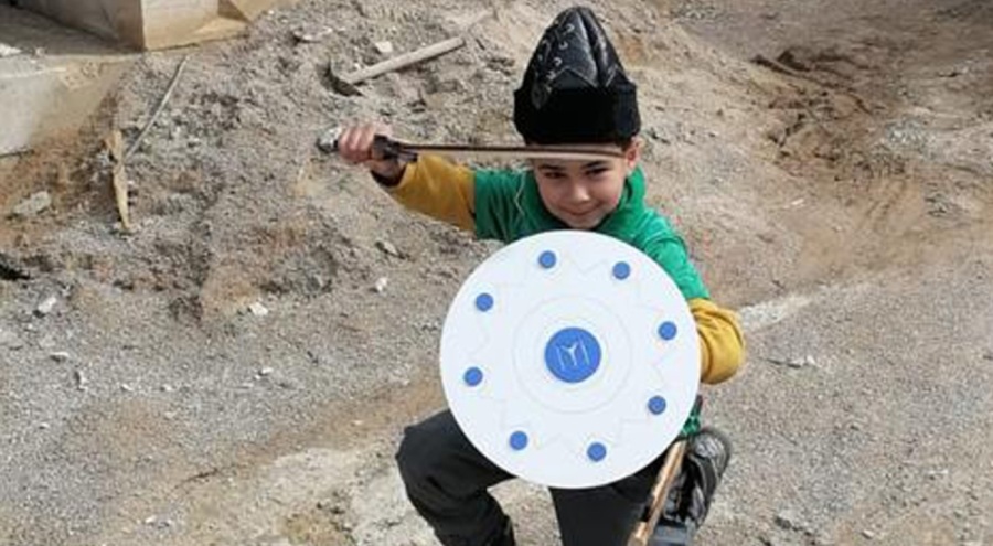 Depremzede çocuğa Bursa'dan anlamlı hediye