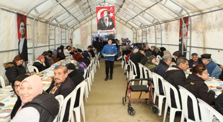 Bursa Mudanya'da vatandaşlar iftar sofrasında bir araya geliyor