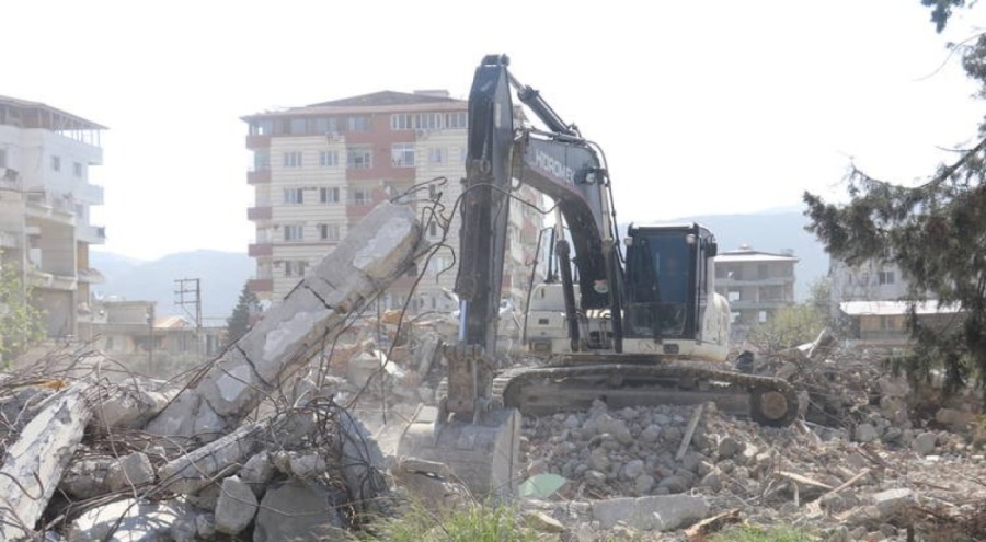 Hatay'da enkaz çalışmaları 14 mahallede sürüyor