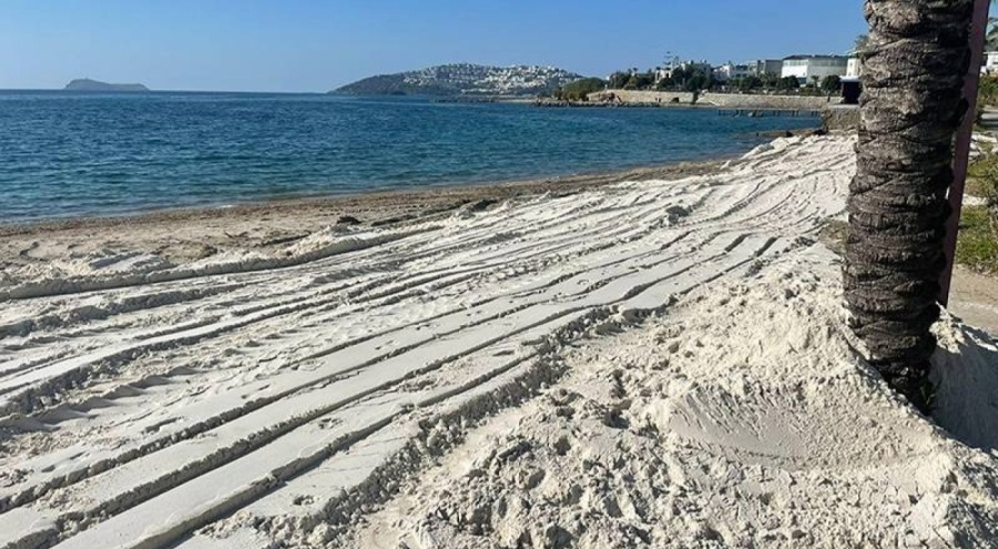 Bodrum'da sahile kamyonlarla beyaz kum döküldü, yasal işlem başlatıldı