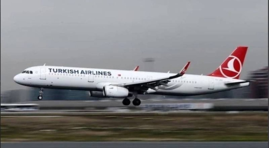 Viyana Havalimanı'nda araç, THY uçağına çarptı