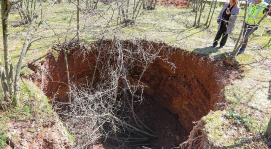 Sakarya'da obruk oluştu