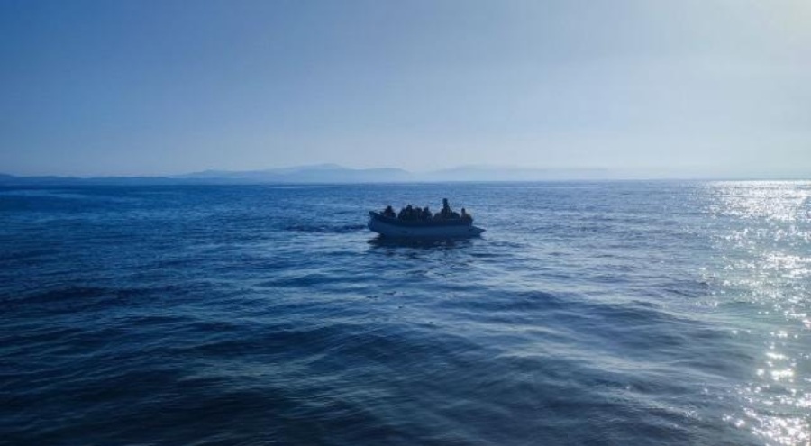 Ayvalık'ta 37 düzensiz göçmen kurtarıldı