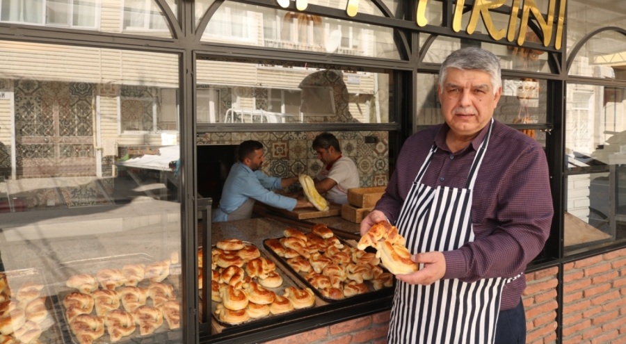 Bursa'da fırıncı 90 yıllık geleneği sürdürüyor