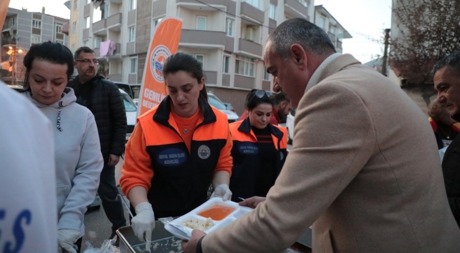 Bursa Gemlik'te vatandaşlar iftar sofrasında buluştu