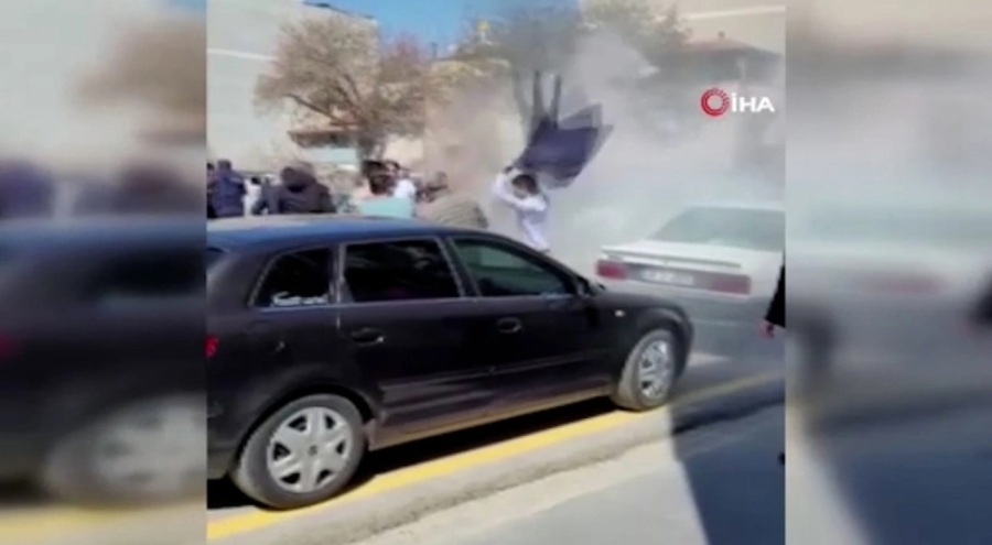 Kayseri'de bir kişi belediye önünde benzin döküp kendini ateşe verdi