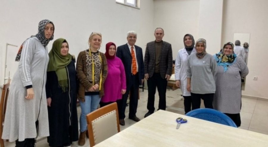 Bursa'dan özel eğitim öğrencilerinin velilerine giysi dikim kursu