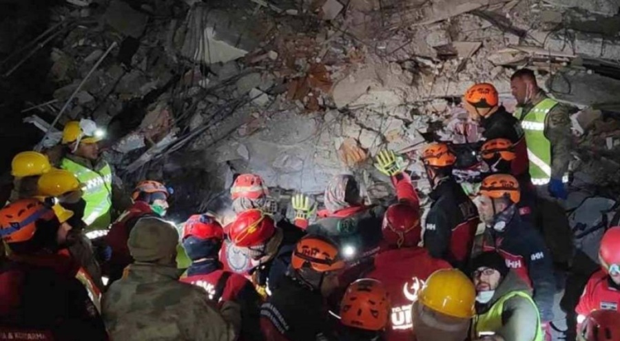 Depremden 111 saat sonra kurtarılmıştı Ayşegül Türkmen yaşam savaşını kaybetti