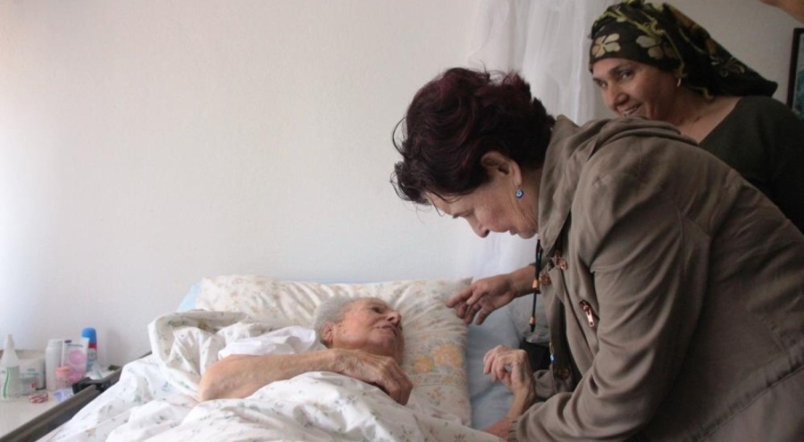 Fatma Girik'in annesi yaşamını yitirdi