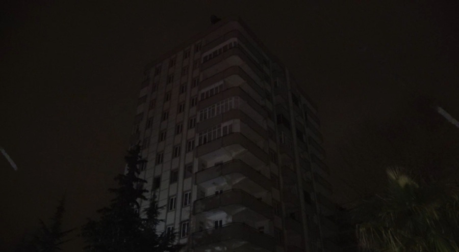 Maraş'ta panik... 11 katlı bina sallandı, ekipler harekete geçti!