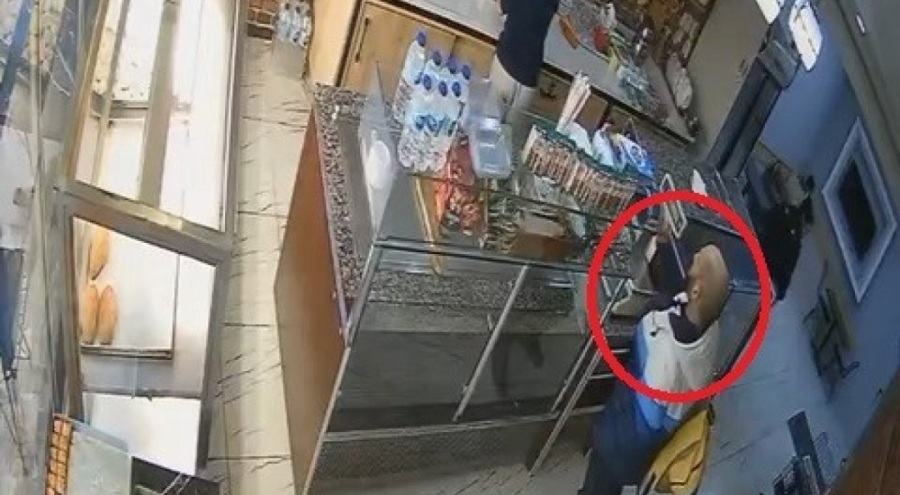 Bursa'da vicdansız hırsız sadaka kutusunu çalarak kaçtı