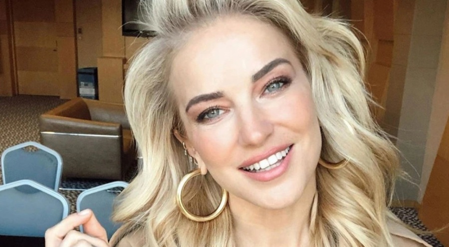 Burcu Esmersoy'dan depremzede aileye ev desteği