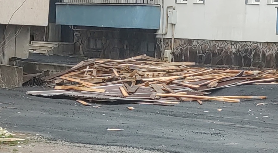 Bingöl'de çatılar fırtına dayanamadı