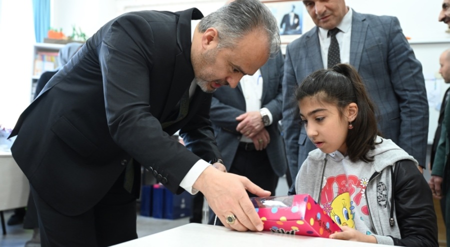 Bursa Büyükşehir Belediye Başkanı Aktaş özel öğrencilerle bir araya geldi